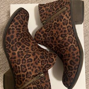 EXCELLENT CONDITION, SUN & STONE LEOPARD BOOTIES SIZE 7.5 M